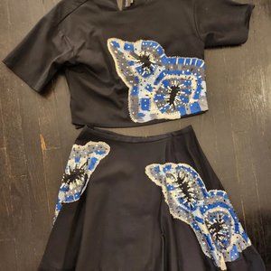 $1250 sachin + babi 2 pc womens 2 pc outfit . Size 8 skirt  top is a size  xs